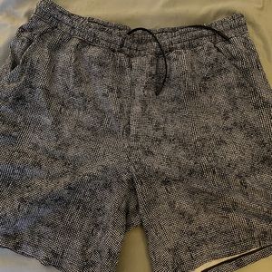 Men’s Lululemon Pacebreaker short. 7”, lined.